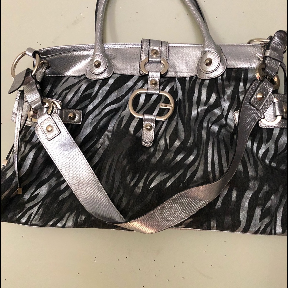Super styling GUESS handbag